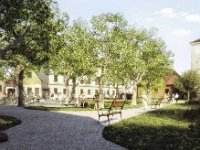 Park Bele IV. (Vranyczanyeva poljana) pogled na kulu Lotrščak